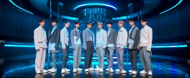 10인조 보이그룹 나인아이, 데뷔곡 '패럴렐 유니버스' MV 티저 공개