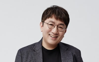 방시혁, '하이브 첫 걸그룹' 르세라핌 데뷔 앨범 총괄 프로듀싱