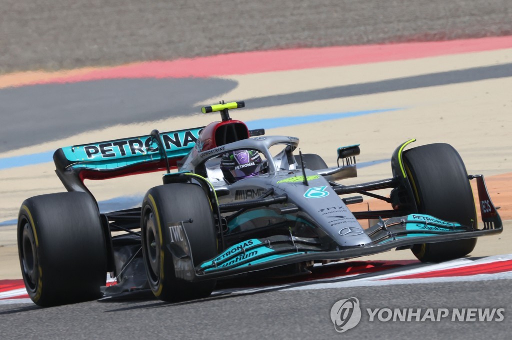 'F1 황제' 루이스 해밀턴, 어머니 성 '라발레스티어' 넣어 개명