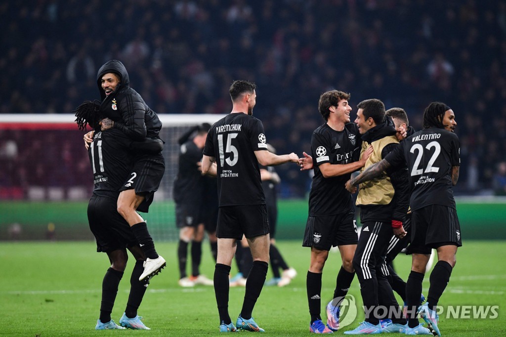 맨유, AT 마드리드에 져 UCL 8강행 좌절…올 시즌도 '빈손' 눈앞