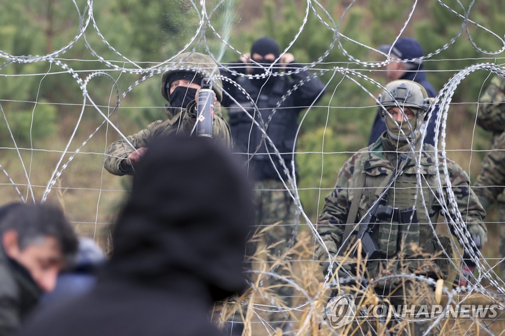 중동난민 꺼렸던 EU, 우크라 피란민 '환영'…난민정책 바뀌나