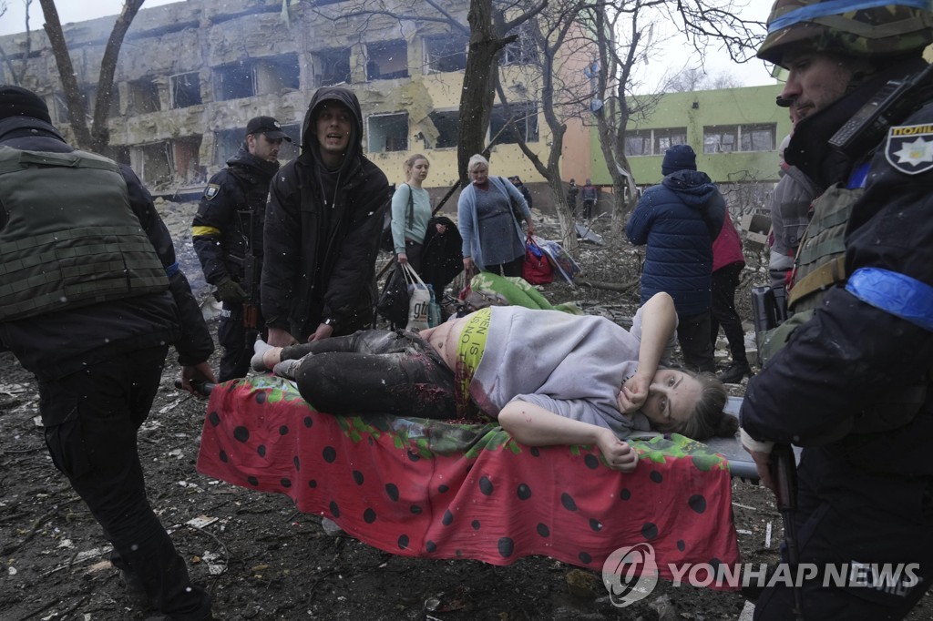 [우크라 침공 한달] 2차 대전 이후 유럽 최악 인도적 위기