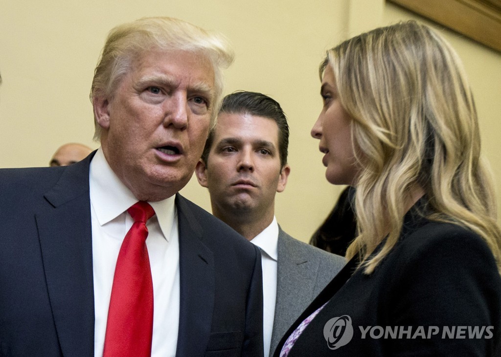 트럼프, 스타 래퍼에 "북한을 어떻게 해야 하지" 의견 물어