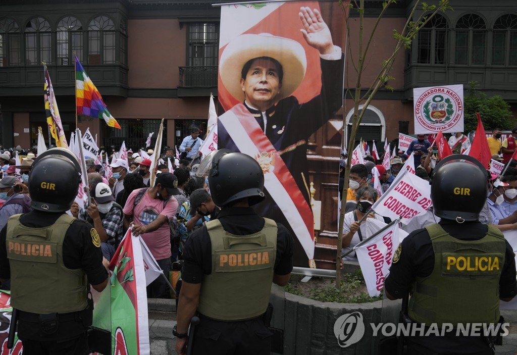 페루 대통령 탄핵 모면…취임 8개월 만에 두 번째 위기 넘겨