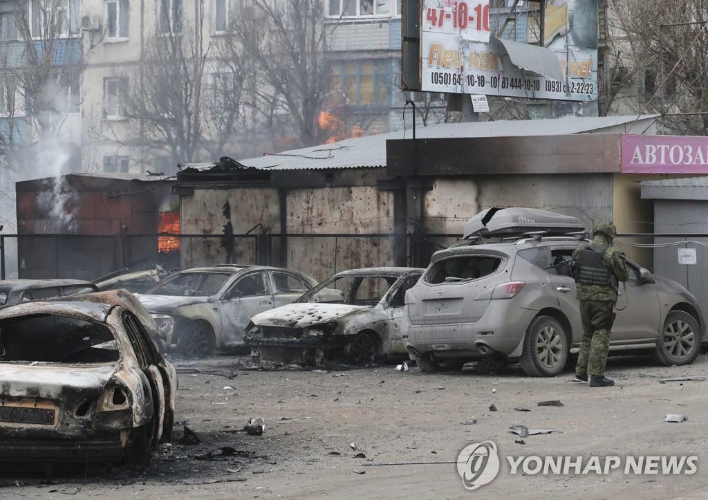 [우크라 침공] 젤렌스키 "러, 민간인 대피로에 지뢰까지 깔았다"