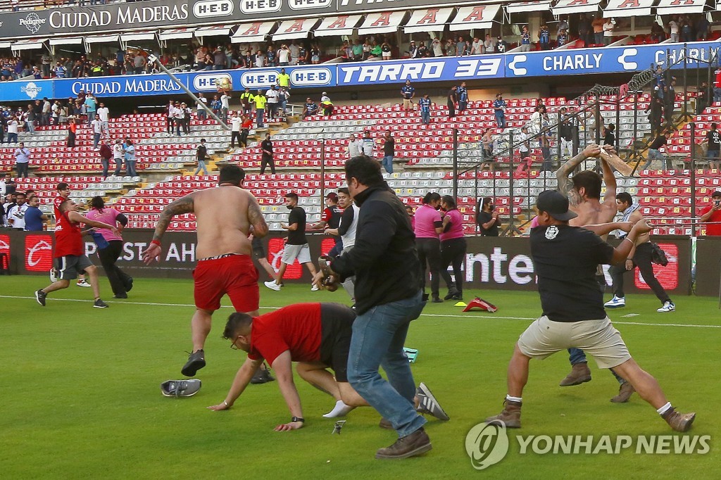 축구 팬 난동 잇따르는 중남미…오랜 격리 후 고삐 풀린 탓?