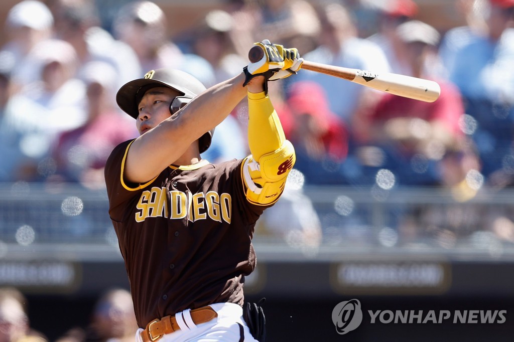 김하성, 올해 MLB 시범경기서 첫 멀티 히트