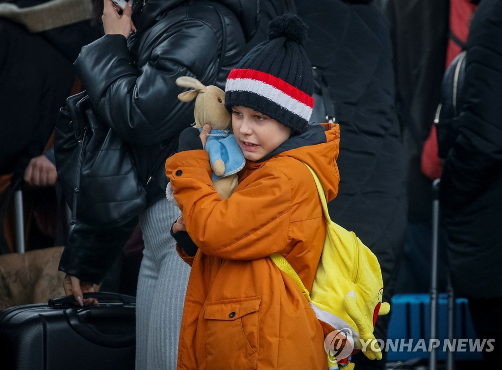 [우크라 침공] "엄마가 새처럼 올 순 없단다"…전란에 생이별한 모자