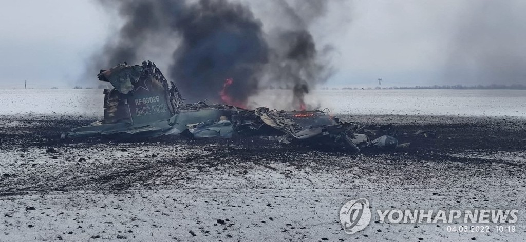 [우크라 침공] "러, 소도시 2곳 무차별 공격…본보기 차원"