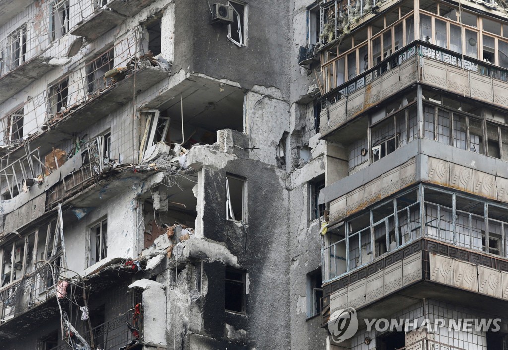 [우크라 침공] "러, 마리우폴 민간인 굶겨 굴복시키려 한다"