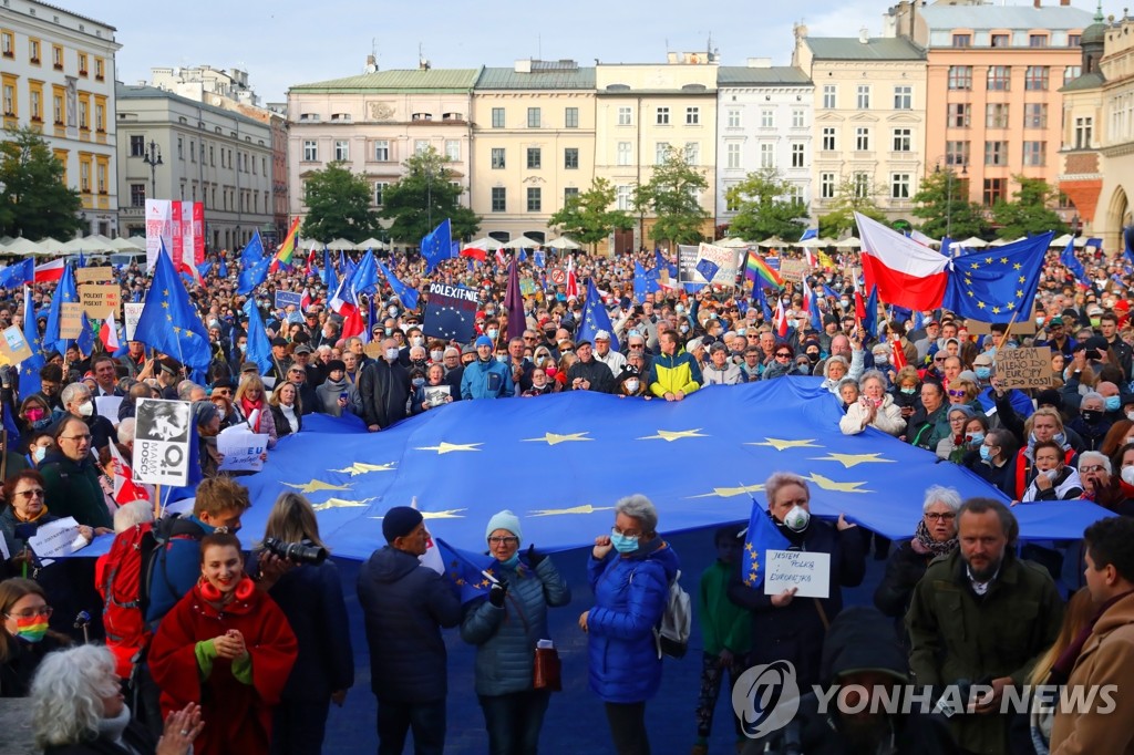 [우크라 침공] "EU와 불화빚던 폴란드, 유럽 통합의 상징으로"