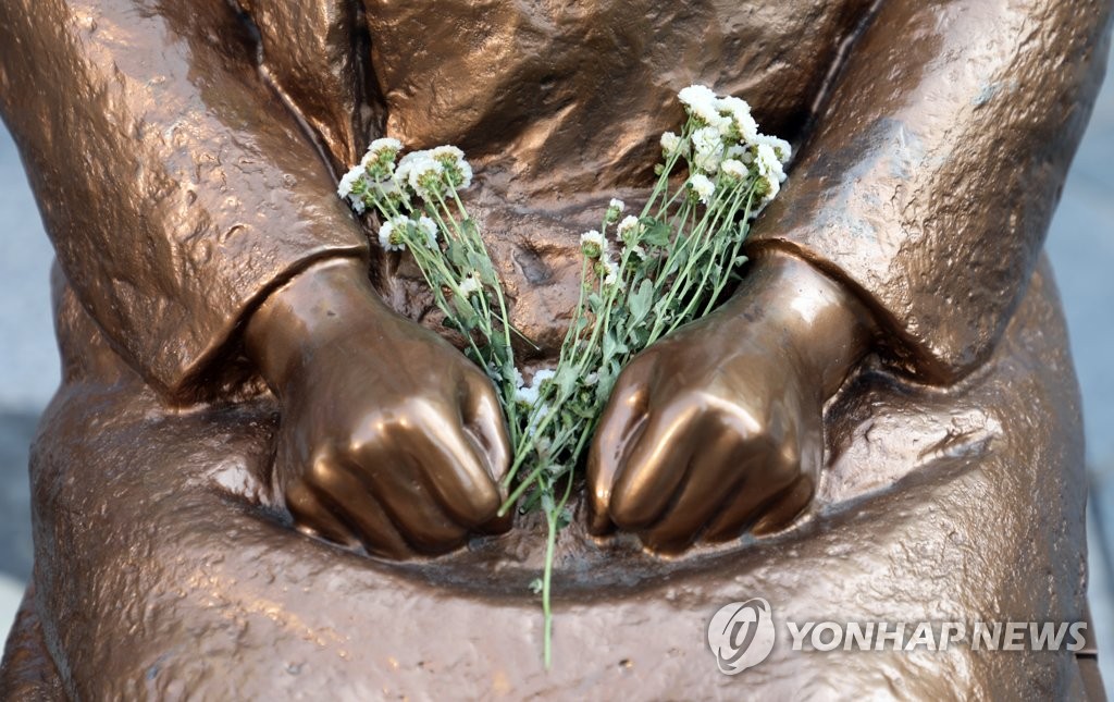 '수요시위 소송전'…정의연·이용수 할머니, 보수단체 고소(종합)