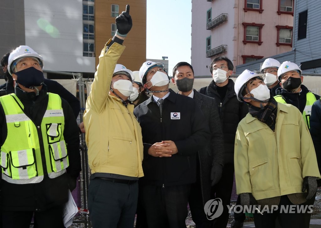 국토부, 서울시에 '광주 붕괴사고' 현대산업개발 등록말소처분 요청