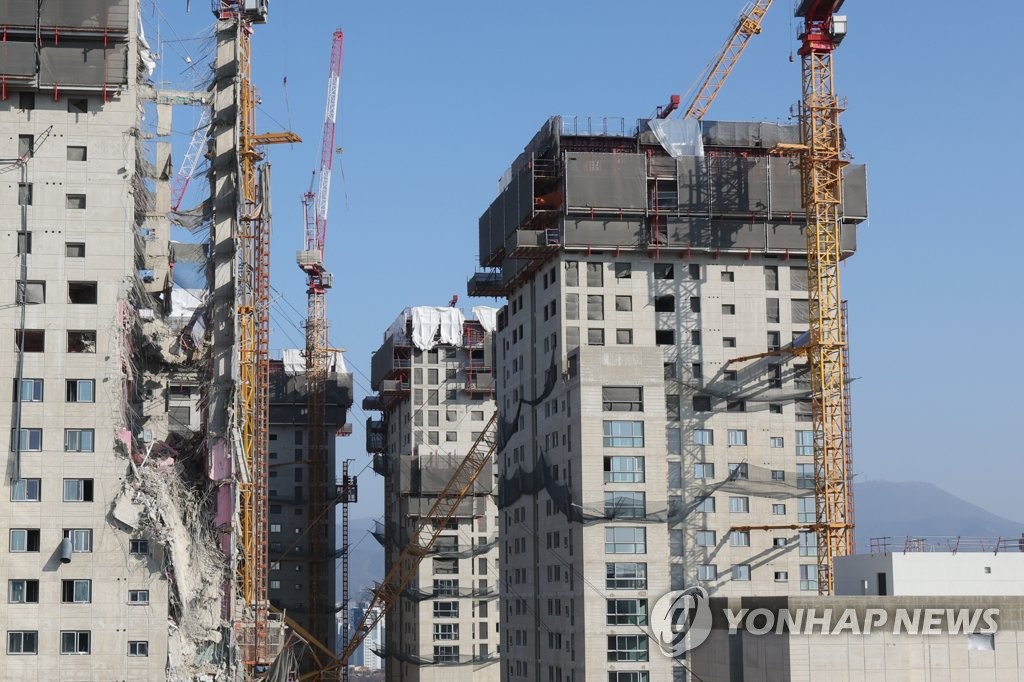 국토부, 서울시에 '광주 붕괴사고' 현대산업개발 등록말소처분 요청