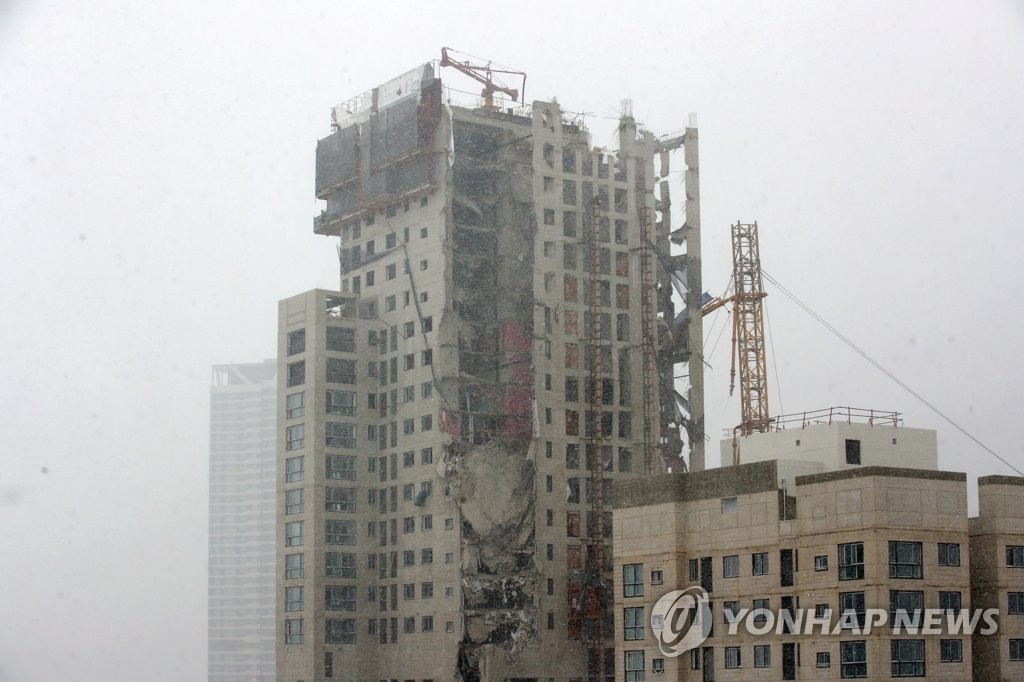 국토부 "현행법으로 서울시가 현대산업개발 등록말소 가능"