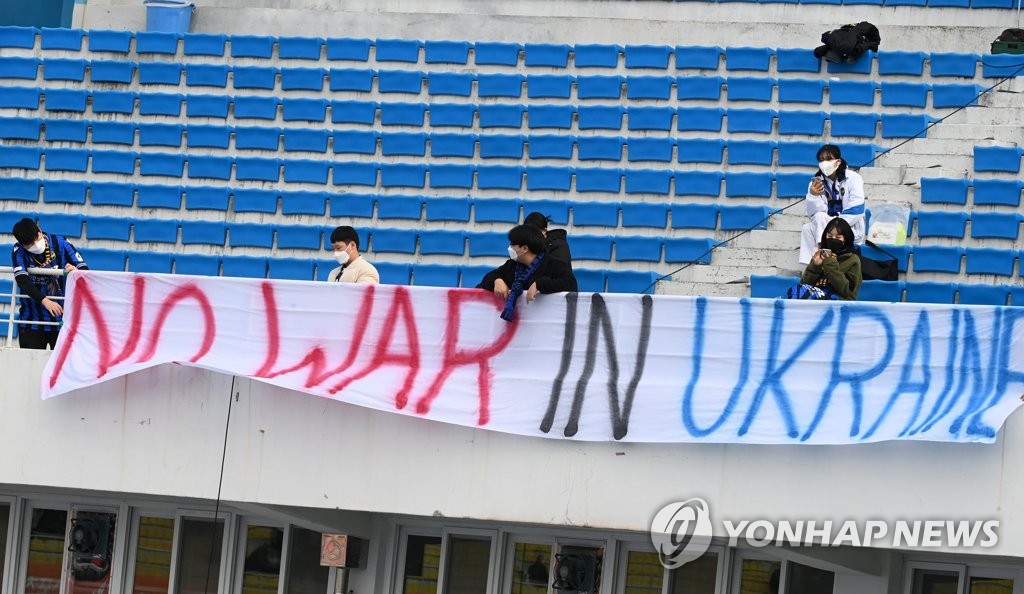 [우크라 침공] '침공의 큰 대가'…러, 국제사회서 급속히 고립