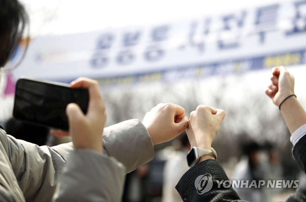 [사전투표] 첫날부터 뜨거운 투표 열기…전국 곳곳서 대기행렬