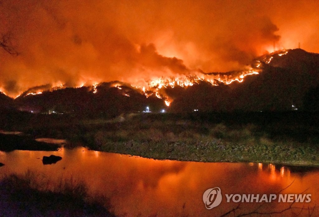 울진·삼척 산불 영향권 3300㏊…최근 10년 사이 최대 피해