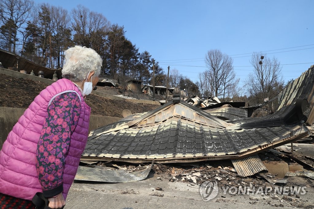 [동해안 산불] 현장 상황 악화…북동풍 불며 불길 점차 남하