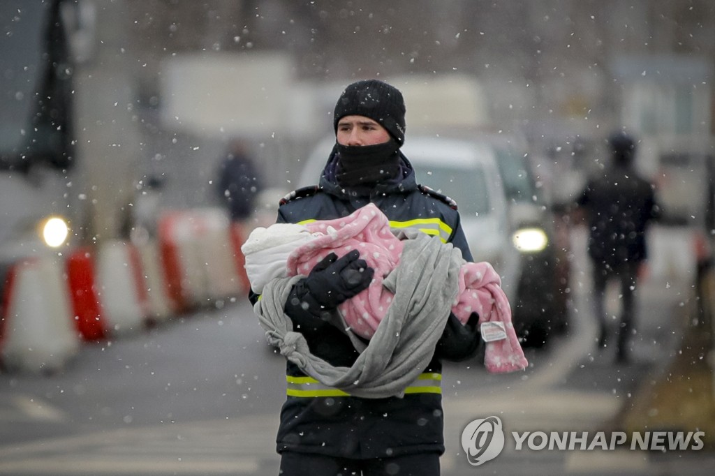 [우크라 침공] 유엔 "2주도 안 돼 난민 200만 명 넘어서"