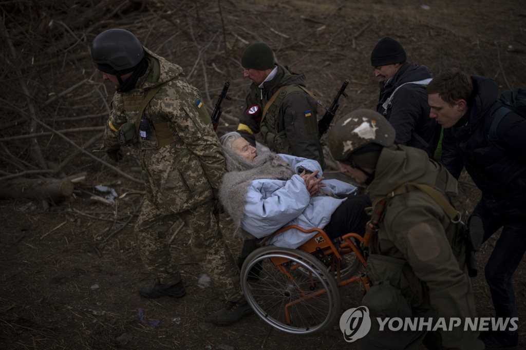 [우크라 침공] "러시아 침공에 비판적인 中누리꾼 두려움 속 침묵"