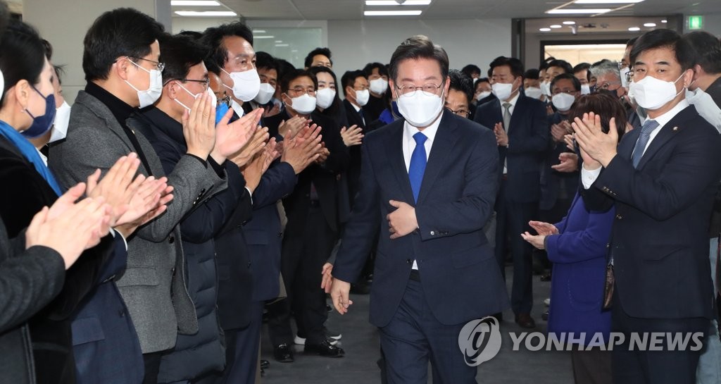 눈물의 해단식…李 "여러분은 지지 않았다, 내가 부족해서 패배"