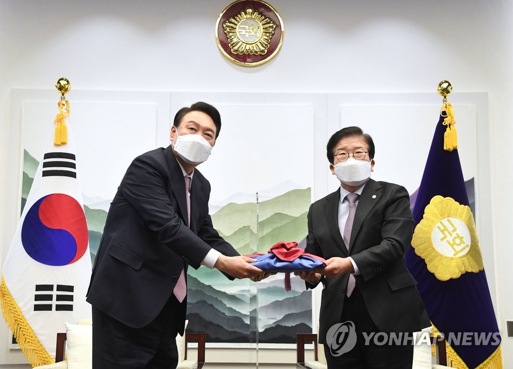 윤석열 "의회주의 존중"…박의장 "야당과 적극 소통했으면"