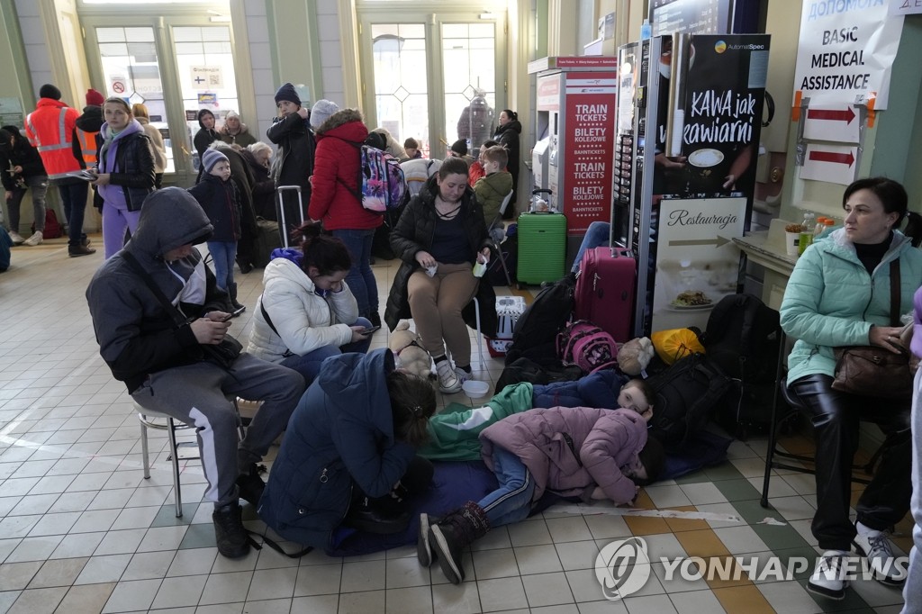 [우크라 침공] "미국, 우크라 피란민 10만명 수용 계획"