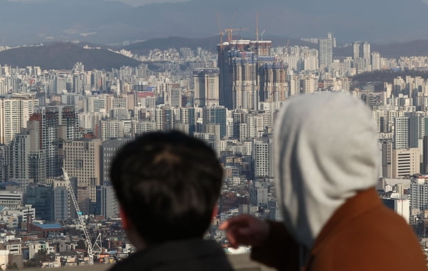 서울 남산에서 바라본 강북 아파트 모습. 사진=연합뉴스