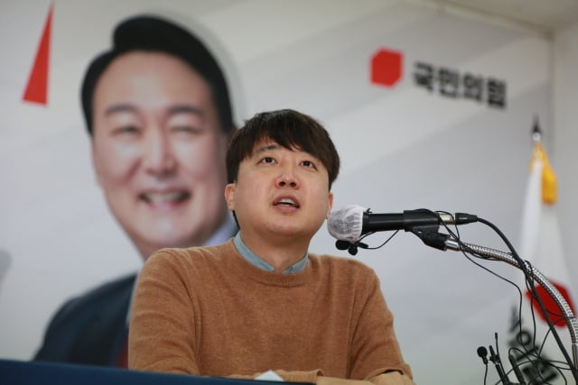 이준석 "심신미약 주장한 변호사 말고 강단 있는 검사가 큰일 해야"