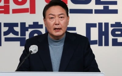 윤석열, 통의동 집무실 출근 첫날…안철수·권영세와 차담회