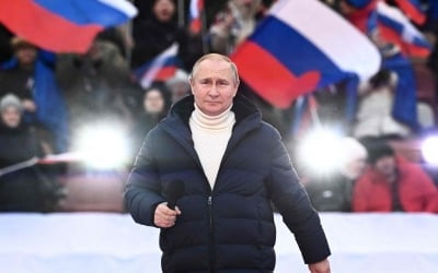 푸틴, 전쟁통에도 '명품 사랑'…1600만원짜리 재킷 뭐길래