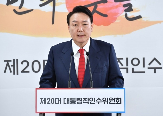 윤석열 대통령 당선인이 20일 오전 서울 종로구 삼청동 대통령직인수위원회 회견장에서 대통령실 용산 이전과 관련해 기자회견을 하고 있다. 사진=국회사진기자단