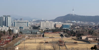 "대통령 집무실 용산 이전, 찬성 44.6% vs 반대 53.7%"