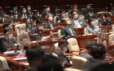 [속보] 민주당 원내대표 1차 선거 박홍근·최강욱·이원욱·박광온 통과