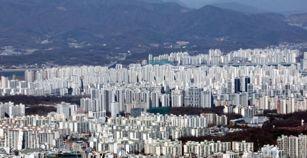 서울 송파구 롯데월드타워 전망대 서울스카이에서 바라본 서울 시내 아파트 단지 모습. 사진=연합뉴스