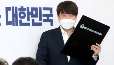 전장연 "이준석, 100분 토론하자" 이준석 "김어준 불러 무제한으로"