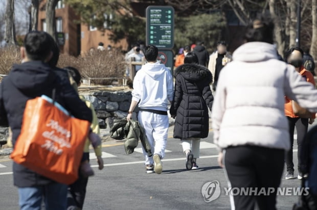 삼일절 전국 흐리고 곳곳 비…낮 최고기온 17도