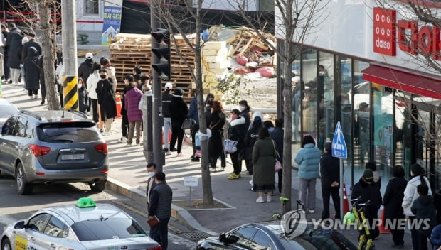 당국 "지난주부터 확진자 더블링 둔화, 이르면 1∼2주 내 정점"