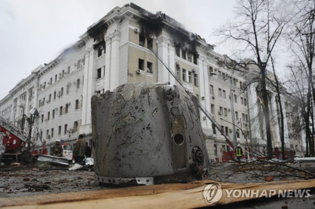 [우크라 침공 1주] "루블화 휴짓조각"…강력제재에 러 경제 '출렁'