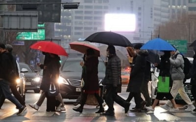 전국 포근하고 중부 봄비…대부분 미세먼지 '나쁨'