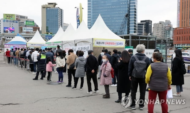 [속보] 오후 6시까지 전국서 28만4280명 확진…어제보다 2만459명 적어