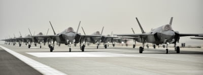 공군, F-35A 전투기 대거 동원해 '지상활주'…대북억지력 과시