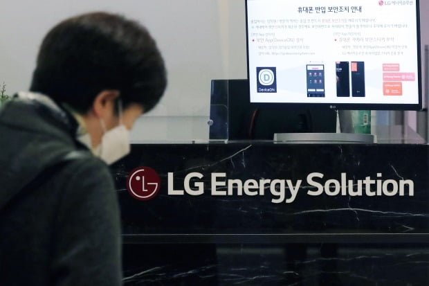 LG에너지솔루션, 美 전기차 시장 개화에 따른 수혜주 '부각'-대신