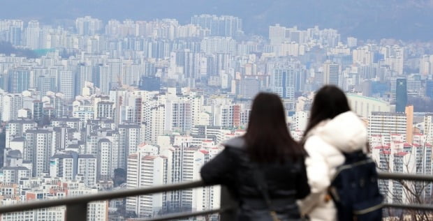 서울 남산에서 바라본 도심 아파트 모습. 사진=뉴스1