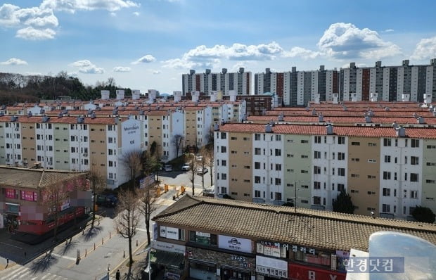 상록수역 인근에 위치한 안산시 상록구 본오동 '월드아파트' 전경.  /사진=오세성 한경닷컴 기자