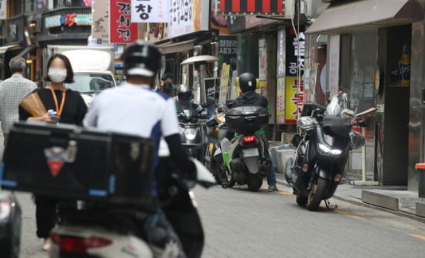 "특정 기사에 배달 콜 몰아준다" 소문…라이더들 불만 폭발