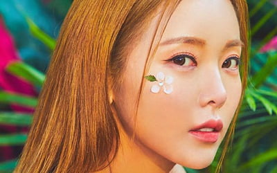 홍진영, 논란 딛고 가수로 복귀…라틴 트로트 '비바 라 비다'