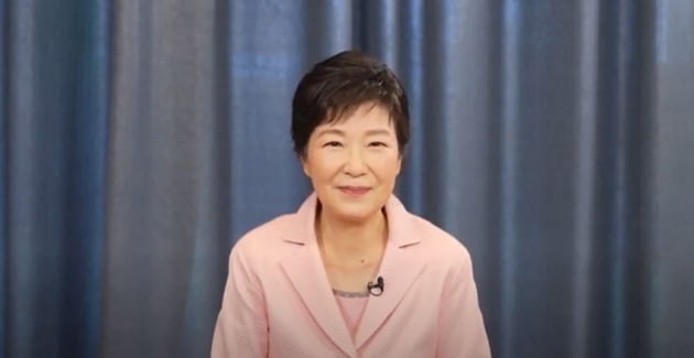 '선거의 여왕' 귀환?…박근혜 전 대통령, 유영하 지지 성명