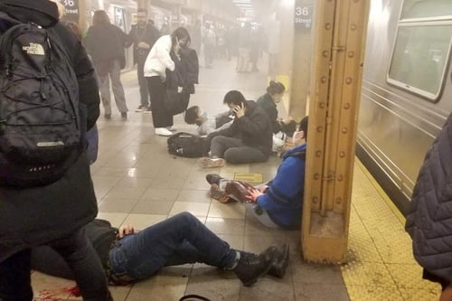 미국 뉴욕 지하철역에서 무차별 총격 사건이 발생했다. / 사진=Armen Armenian 페이스북